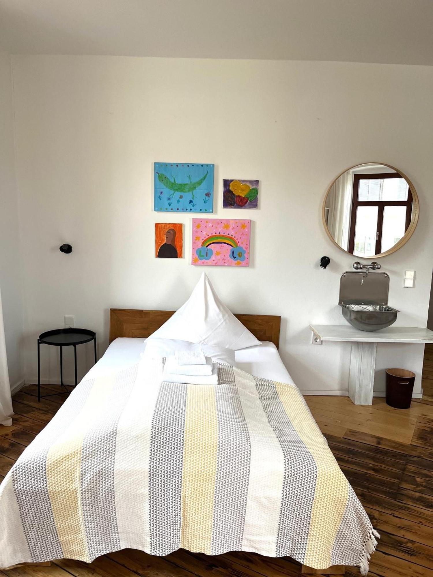 Kuenstlerzimmer Im Kulturhaus Haeselburg Gera Kültér fotó